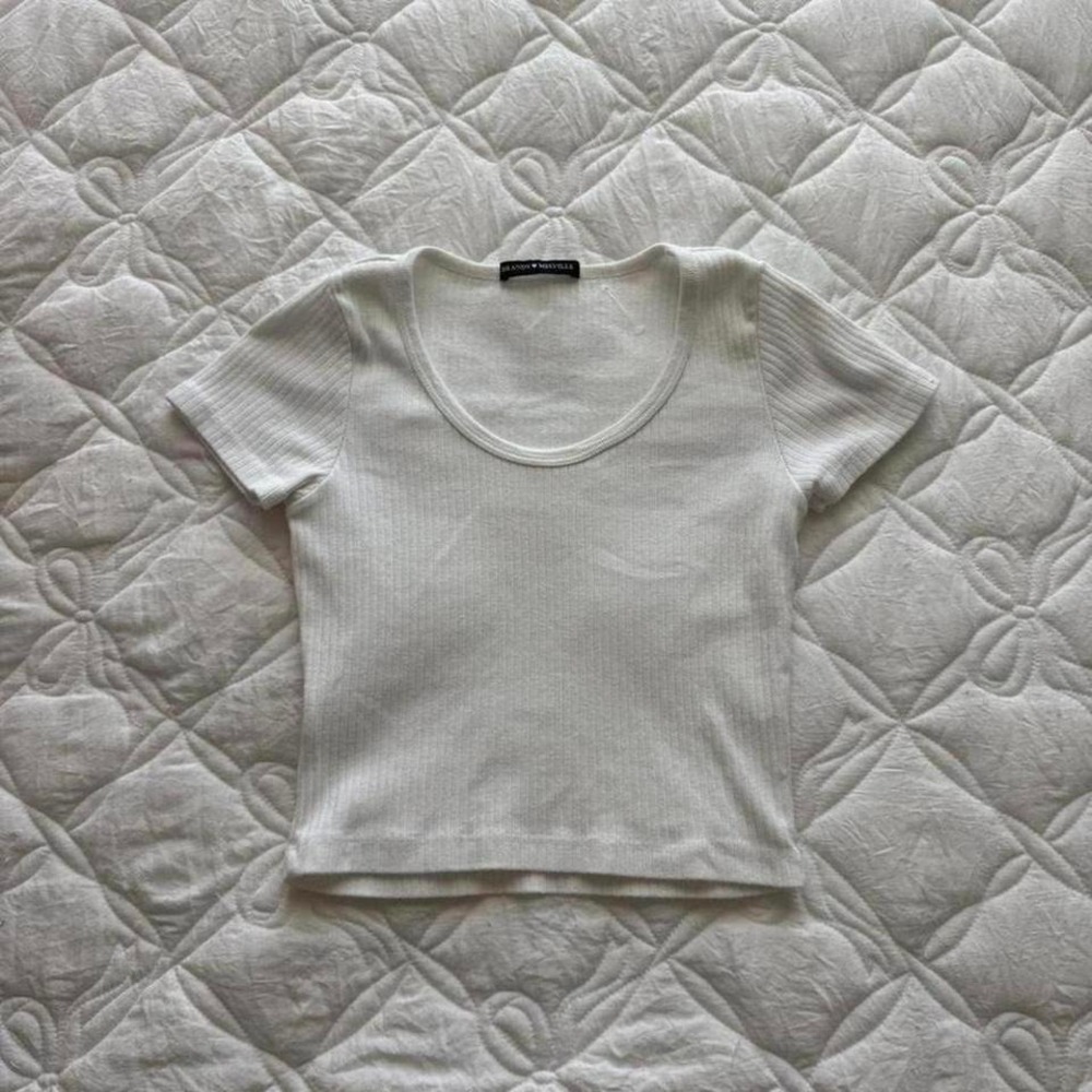 white brandy melville ribbed baby tee top
